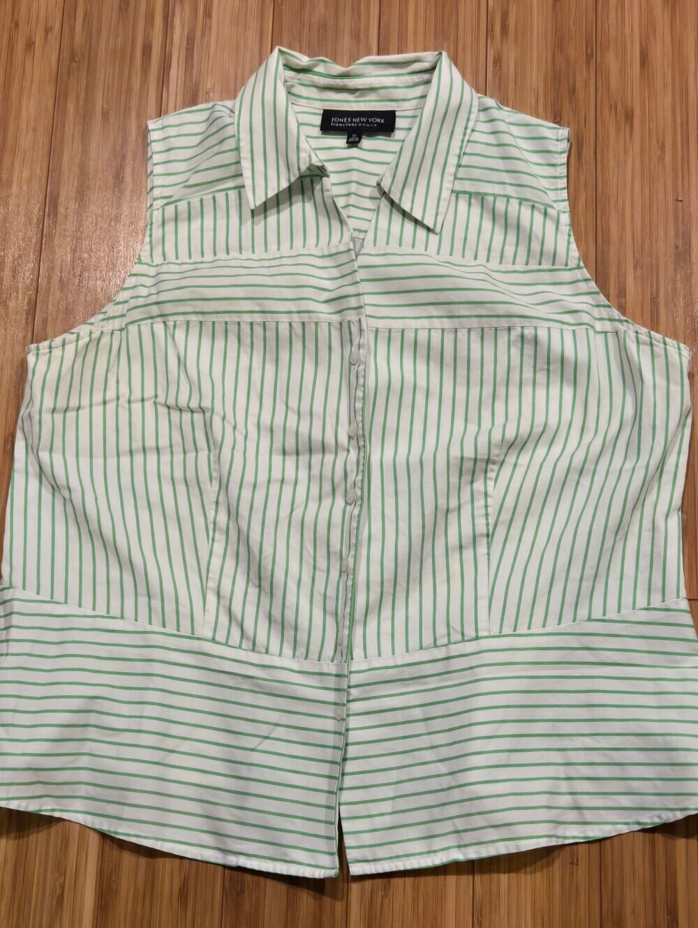 Jones New York White Sleeveless Button-Down Top with Green Stripes